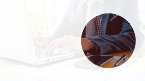 What are the mandatory fields for e-invoicing in UAE